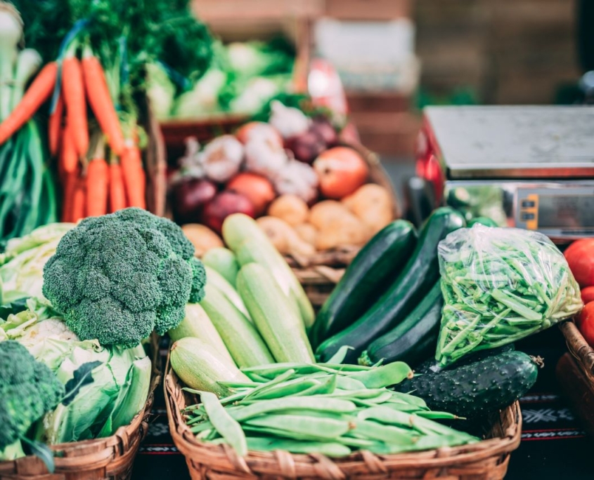 organic vegetables, broccoli, peas, carrots, zucchini